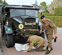 Britse bevrijdingskolonne in Mierlo.